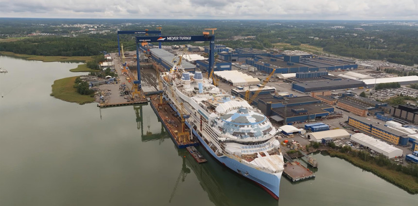 El “Legend of the Seas”, de Royal Caribbean ya fue trasladado a un muelle de flotamiento